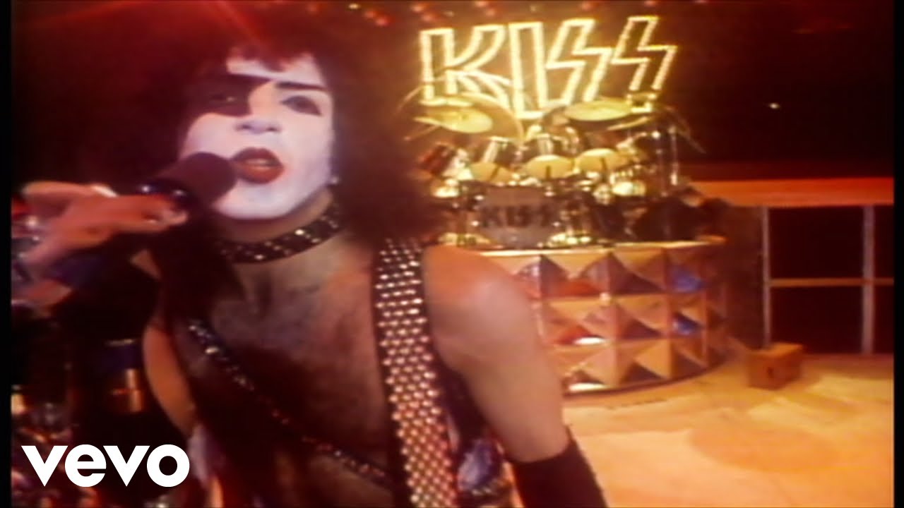 Ай лайк ю вей кисс ми зе. Группа Kiss i was made for loving you. Kiss сингл i was made for loving you Vinil. Kiss Band in 1979 i was made for Lovin.